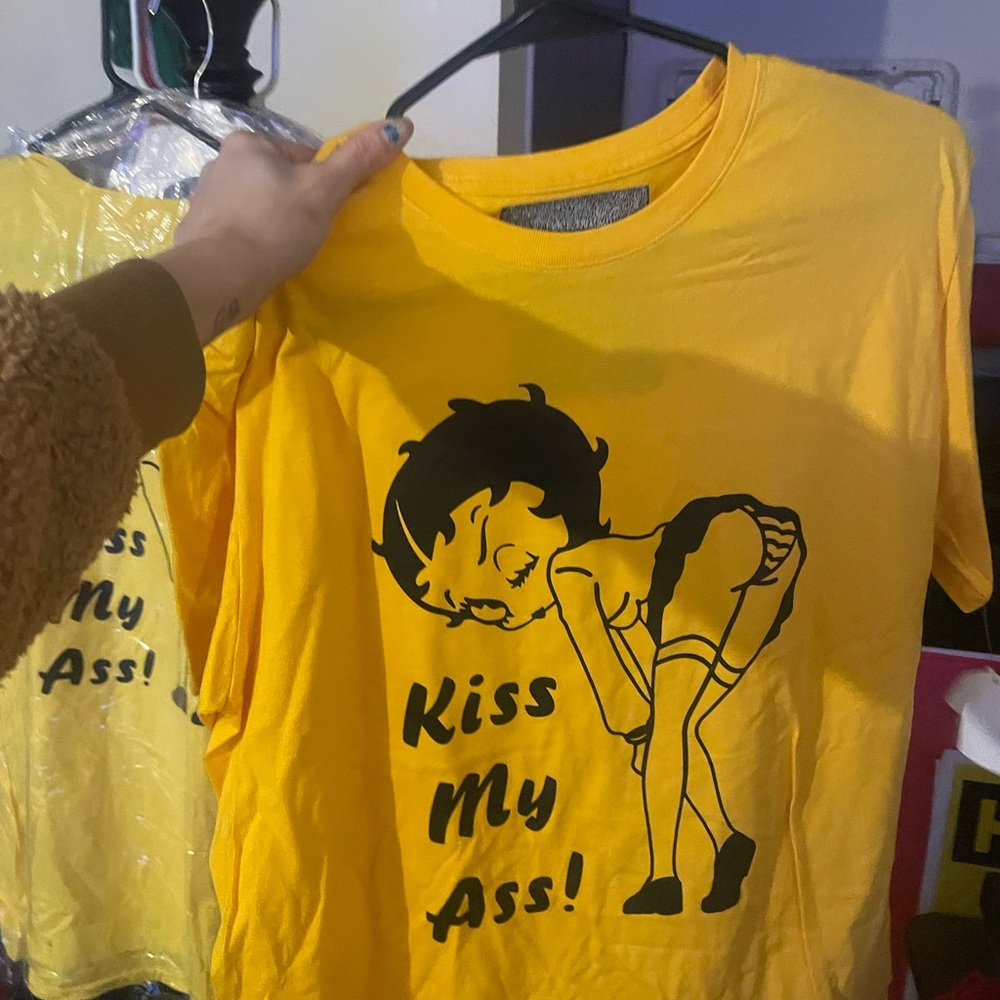 Kiss my ass t shirt